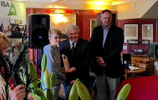 Harry Bell receives his trophy fro ISA President David Lovegrove as IODAI President Aidan Staunton looks on.