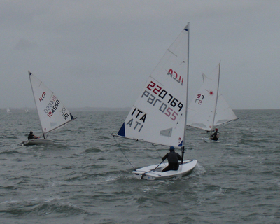 Dinghy Frostbiters take on yet another windy Sunday