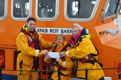 HYC Mahjong Players donate €1300 to  Howth branch of RNLI